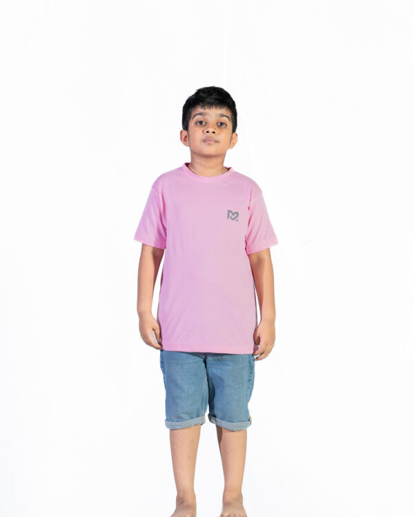 pink t shirt